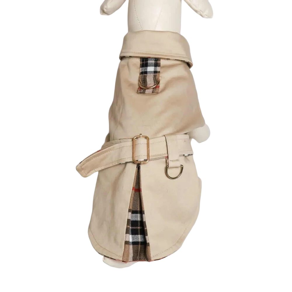 Beige oxford classic trencz dla psa with wool lining, black white red plaid accents and gold-toned buckle