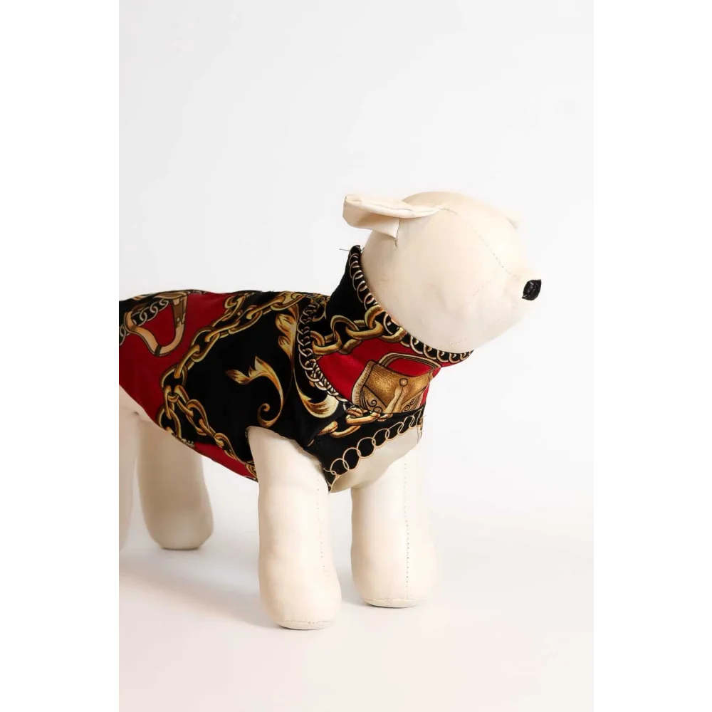 Reversible dog coat in red and black wool and silk with gold chain and lock pattern suitable for obwód klatki piersiowej and szyi