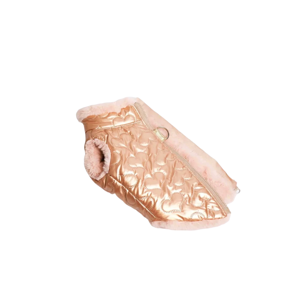 Rosa gold quilted heart-patterned kurtka dla psa with soft pink faux fur trim for elegant outdoor use