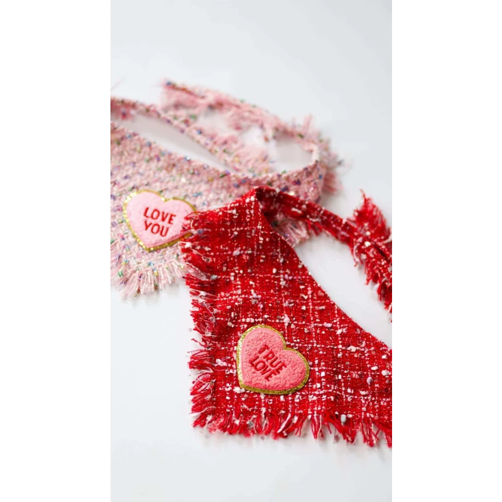 Red frayed tweed dog bandana chusta true love with pink heart patch true love coco in rosa color