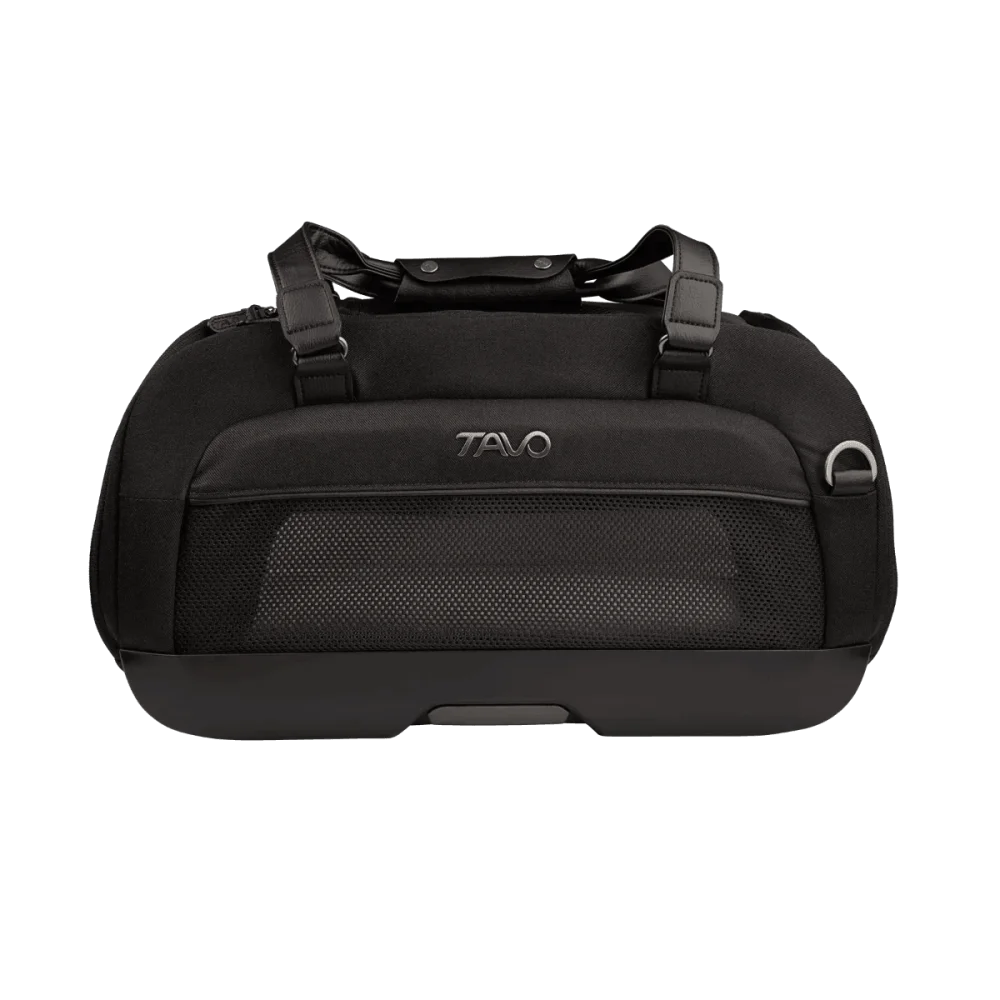 Czarny duffel bag Tavo z panelem siatkowym i regulowanymi paskami.