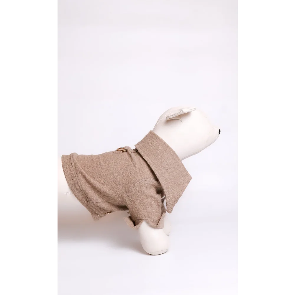 Beige textured knit lniana koszula for dogs with collar and button detail ideal for cieplejsze dni