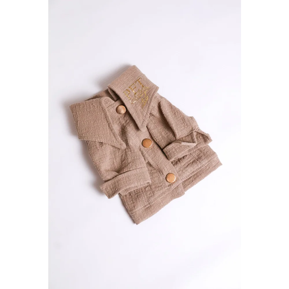 Beige textured knit cardigan with gold embroidery and wooden buttons designed as a lniana koszula for psa for cieplejsze dni