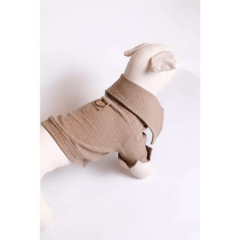 Beige textured lniana koszula dog vest with gold-toned metal buckle designed for cieplejsze dni for psa