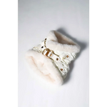 White quilted bezuciskowe szelki with plush faux fur lining and gold-tone buckle in zestaw 2w1 dla psa kremowy