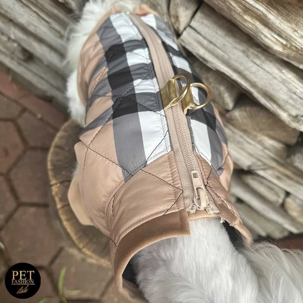 Quilted beige and black-and-white checkered kurtka przeciwdeszczowa pikowana with gold-tone zipper hardware for dog obwód klatki and szyi