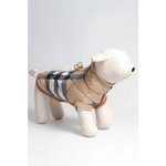 Beige and black plaid quilted kurtka przeciwdeszczowa pikowana z futerkiem for dog with gold-tone hardware and adjustable obwód klatki