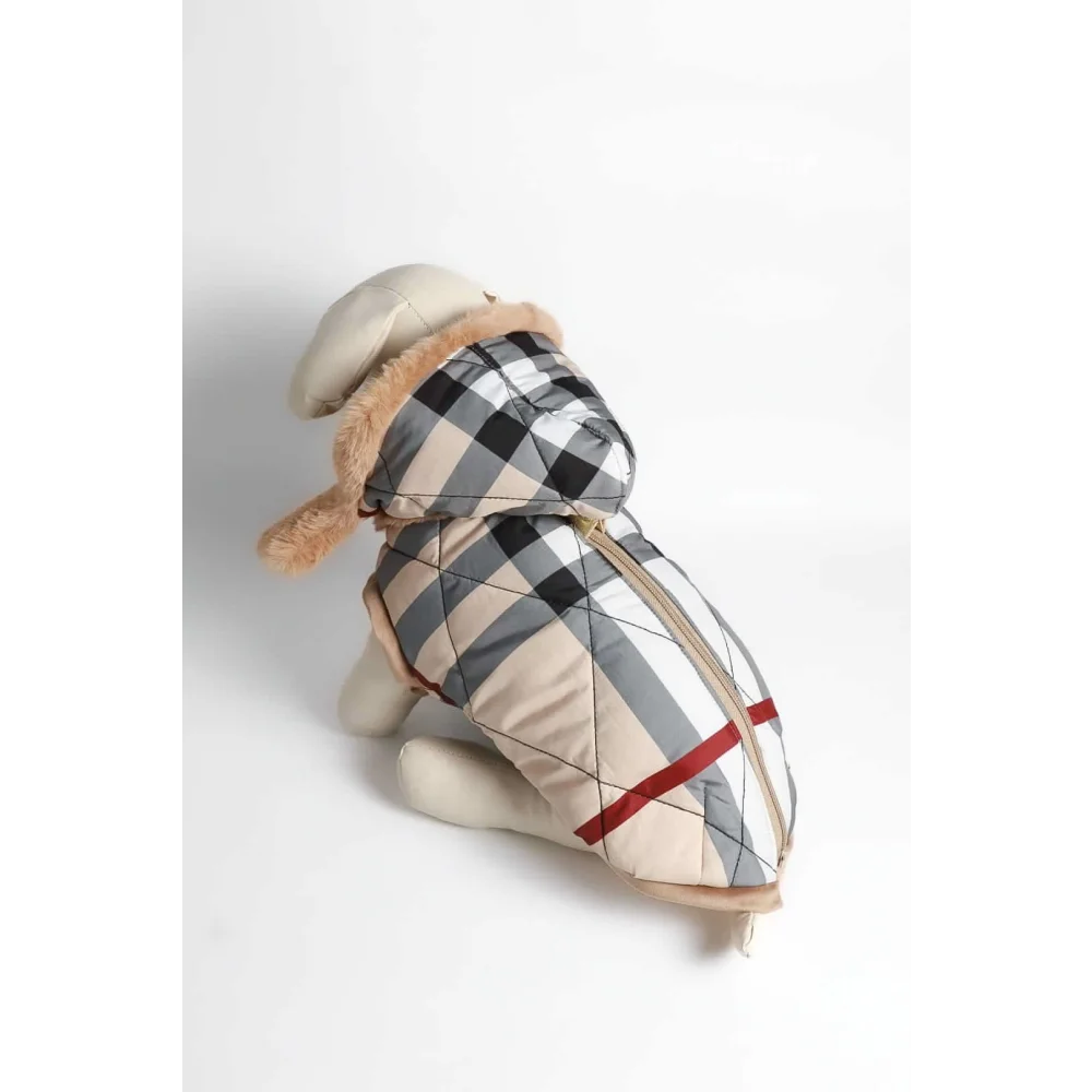 Beige and black checkered kurtka przeciwdeszczowa pikowana dog coat with tan fur trim and detachable hood