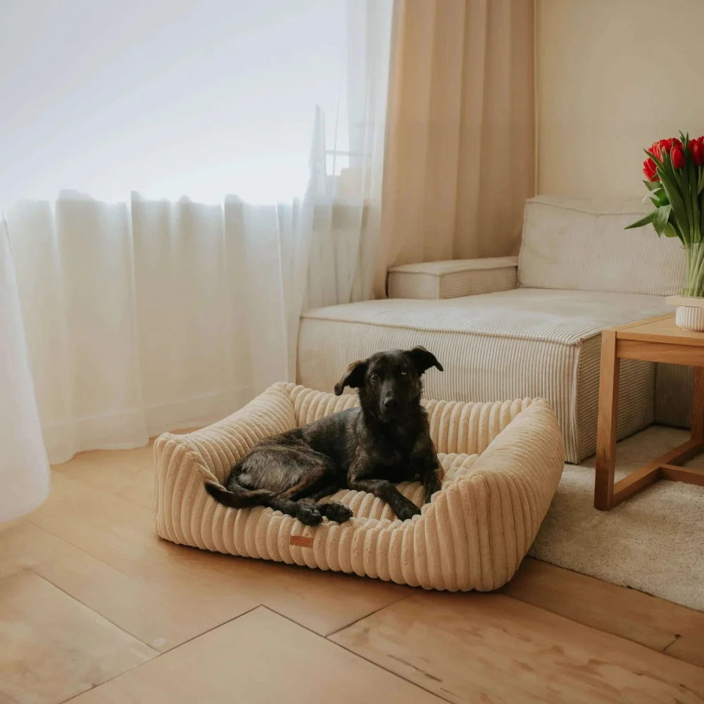Beżowe legowisko palermo beige z miękką, prążkowaną tkaniną sztruksową i przytulnym wnętrzem dla psa