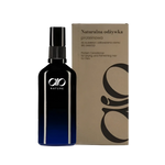 Czarna szklana butelka z atomizerem o eleganckim, nowoczesnym designie i białym brandingiem ’aio nature’.