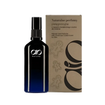 Ciemnoniebieska szklana butelka z czarną dyszą w sprayu i białym logo ’aio nature’, zawierająca naturalny perfum do pielęgnacji zwierząt o zapachu świątecznych ciasteczek.