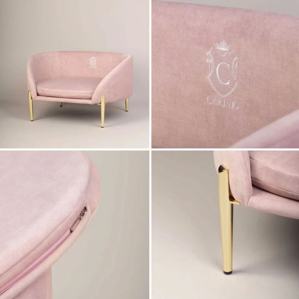 Miękka różowa aksamitna sofa dla zwierząt z nogami z metalu w złotym kolorze i subtelnym haftowanym logo.
