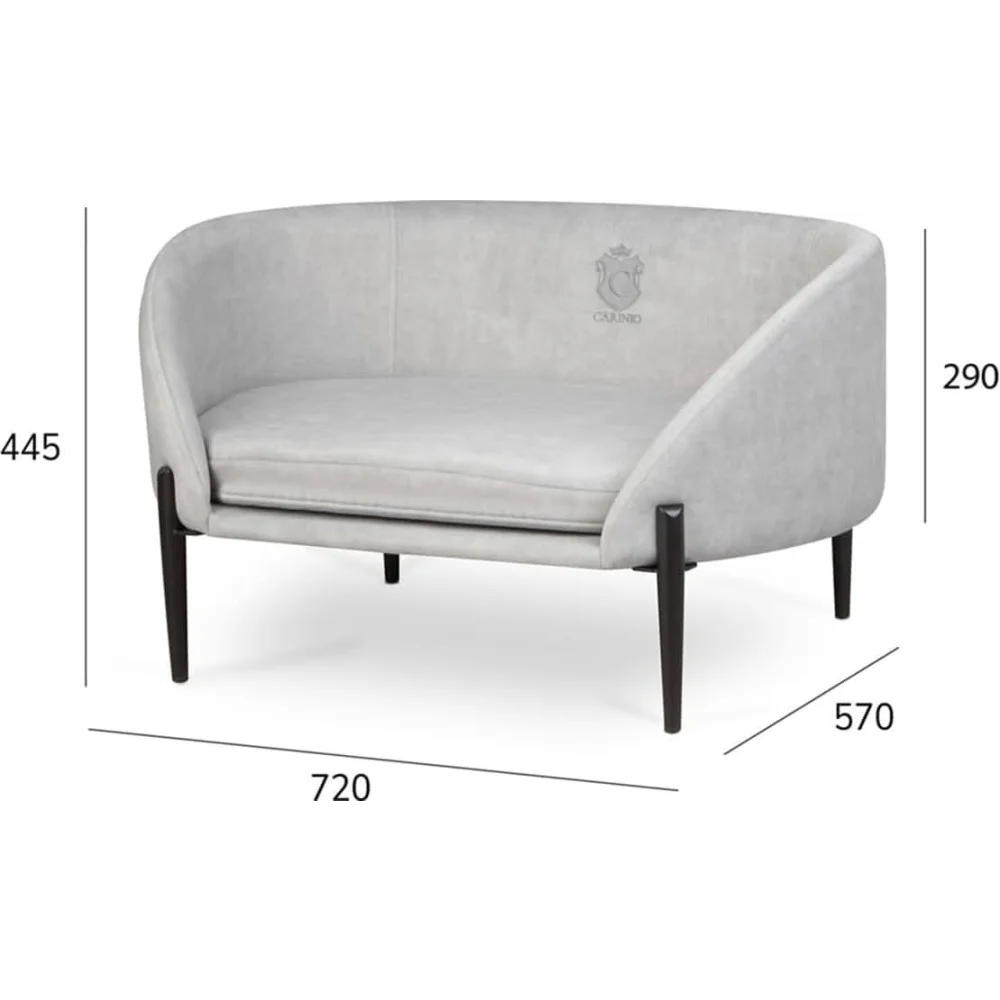 Szara aksamitna sofa dla zwierząt z czarnymi metalowymi nogami i subtelnym haftowanym logo na oparciu.