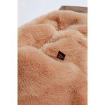 A peach-colored plush faux fur detail on a kurtka przeciwdeszczowa pikowana for dog obwód klatki and obwód szyi measurement