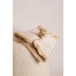 Cream-colored tweed clutch with beige fur trim and gold clasp complementing zestaw 2w1 naturalne ciepło for obwód klatki