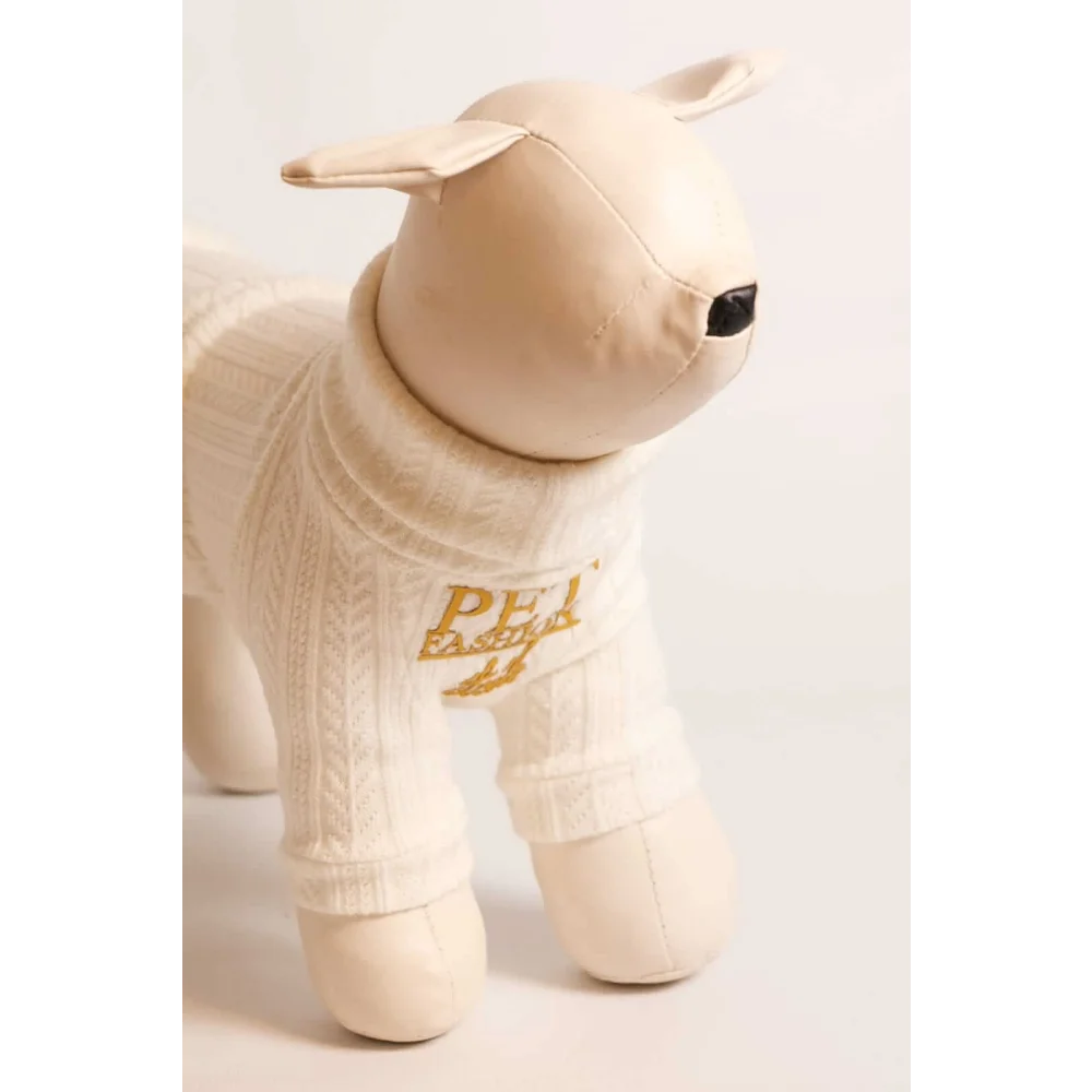 Cream-colored knitted wool sweater with gold embroidered pea logo for plush dog figurine in pet fashion etoile style