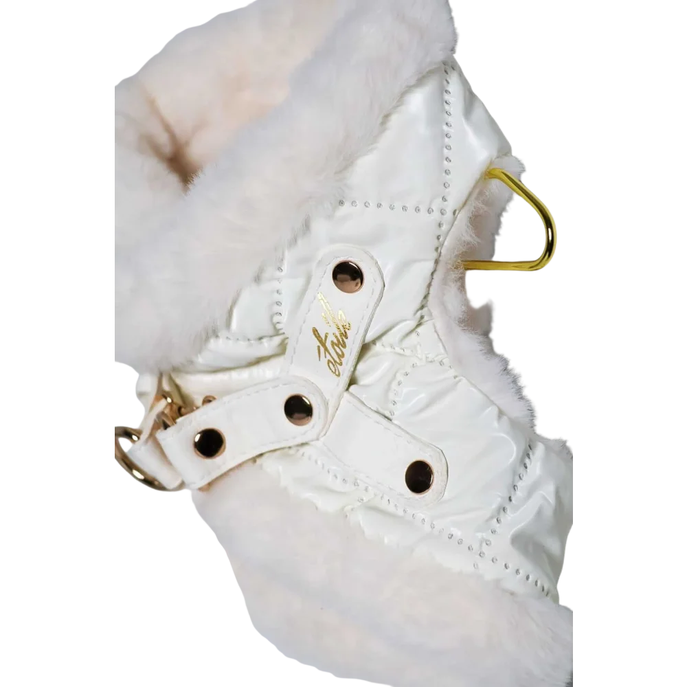 White quilted szelki bezuciskowe dog harness with cream faux fur trim and okucia pokryte 24k złotem hardware