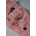 Pink fluffy headband with heart-shaped cutout and red button detail featuring miękka futrzana podszewka for comfort