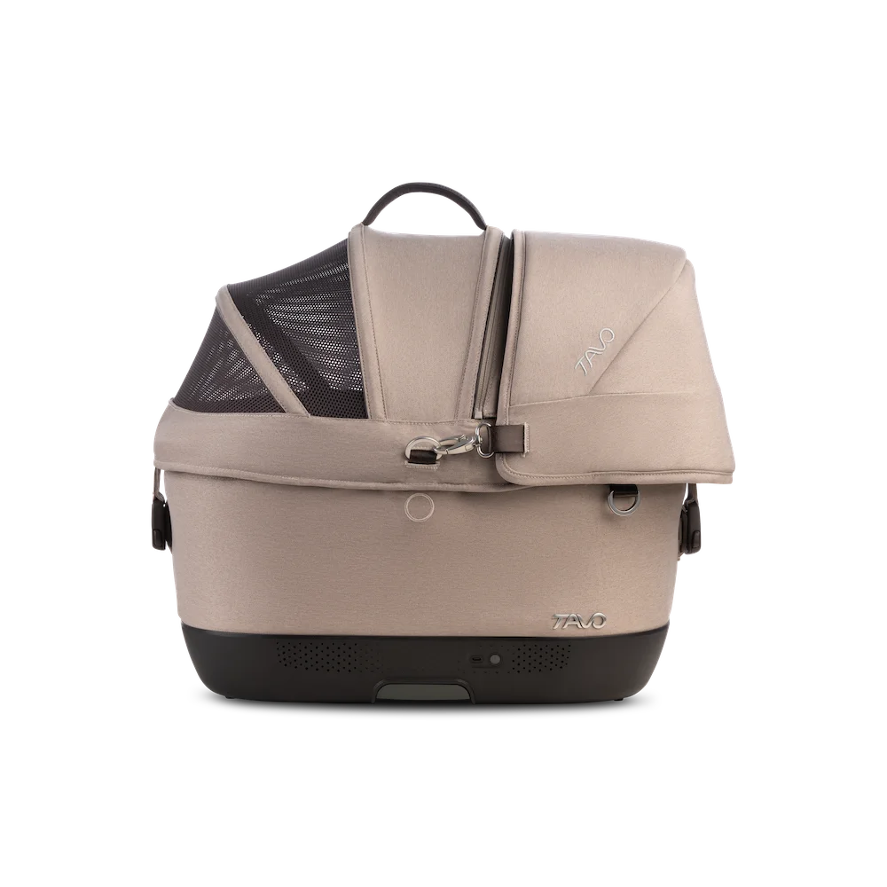 Beżowy transporter samochodowy tavo maeve™ iso5x wind z siateczkowymi bokami i czarną podstawą do 18 kg