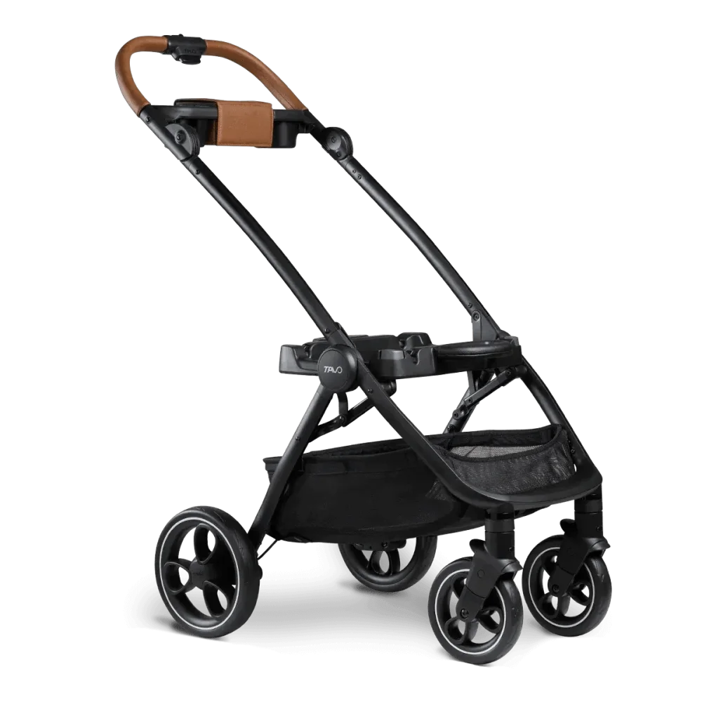 Czarno-brązowy wózek spacerowy tra.o o smukłym, nowoczesnym designie z regulowanym uchwytem i czterema kołami.
