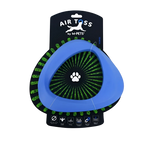 Niebieska trójkątna zabawka dla psa z zielonymi teksturowanymi krawędziami i białym odciskiem łapy w centrum, oznaczona jako ’air toss by m-pets’.