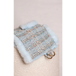 Light blue tweed wallet with soft faux fur trim and gold-tone rings in zestaw 2w1 dla psa ręcznie wykonany