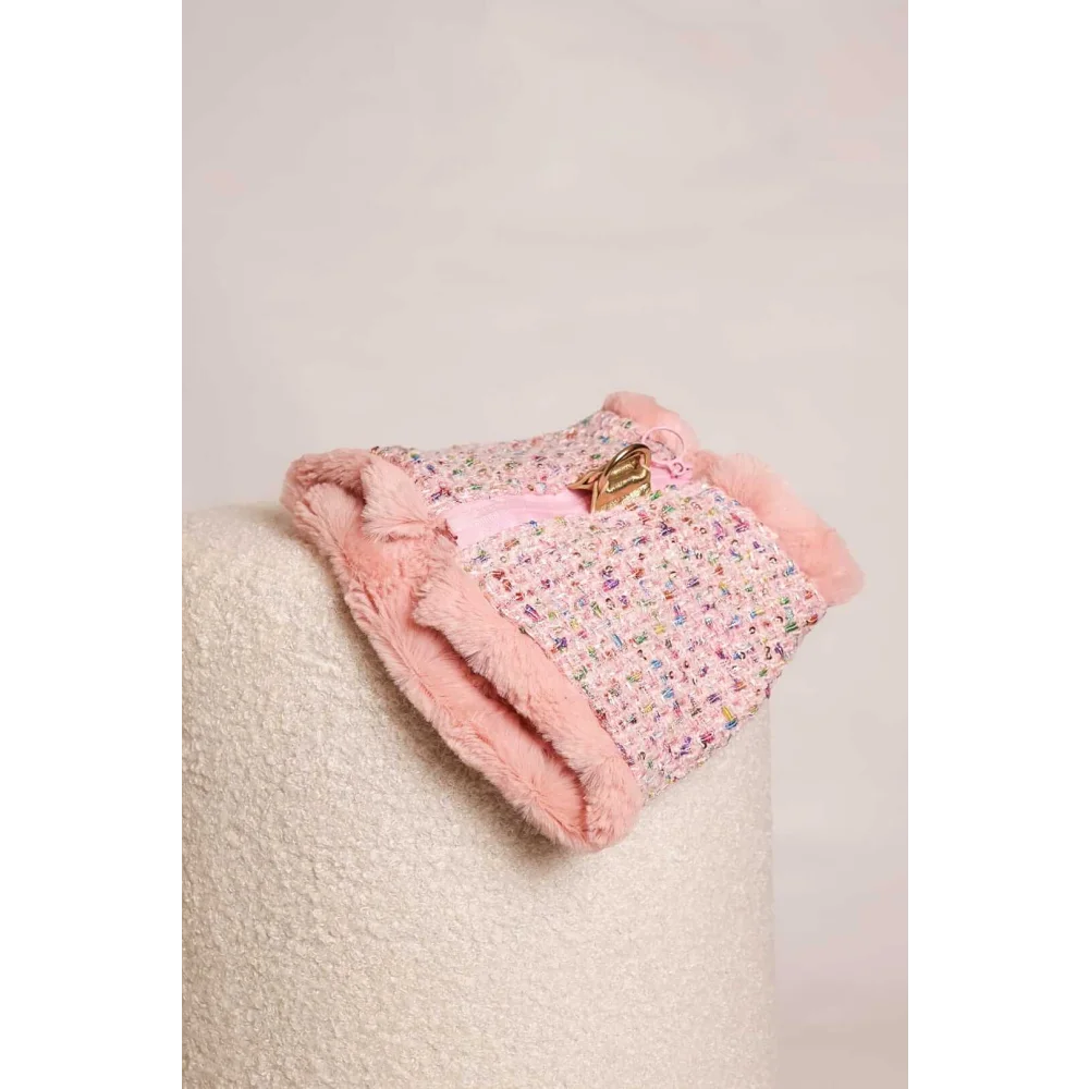 Pink tweed mini skirt with fluffy pink faux fur trim and gold tone clasp in zestaw 2w1 dla psa różowy